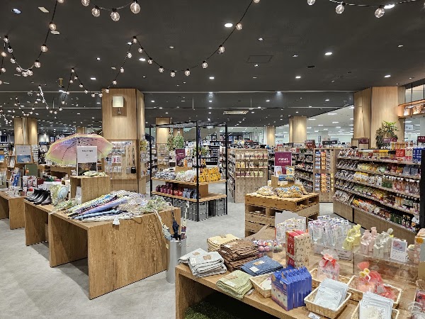 TSUTAYA BOOKSTORE 水口 3