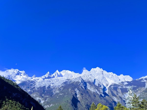 Jade Dragon Snow Mountain Resort 4