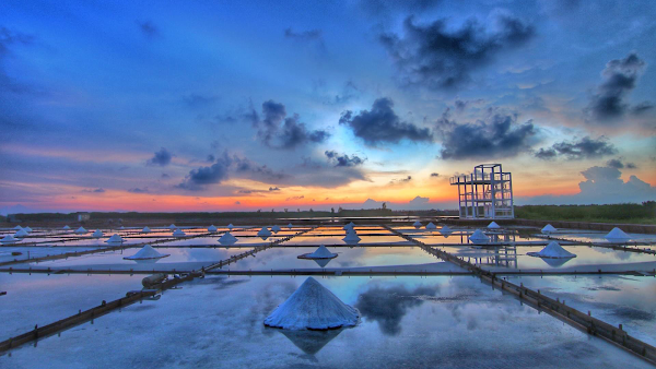 Jingzaijiao Tile-paved Salt Fields 1