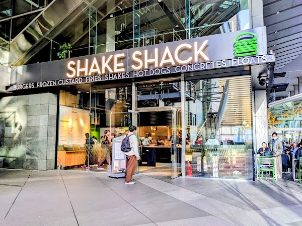 SHAKE SHACK Tokyo International Forum Shop