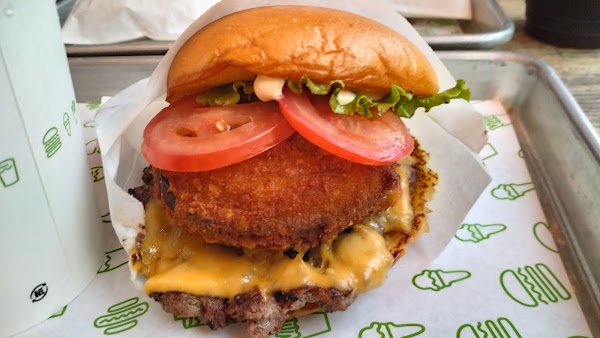 SHAKE SHACK Tokyo International Forum Shop 4