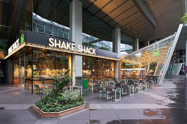 SHAKE SHACK Tokyo International Forum Shop 3