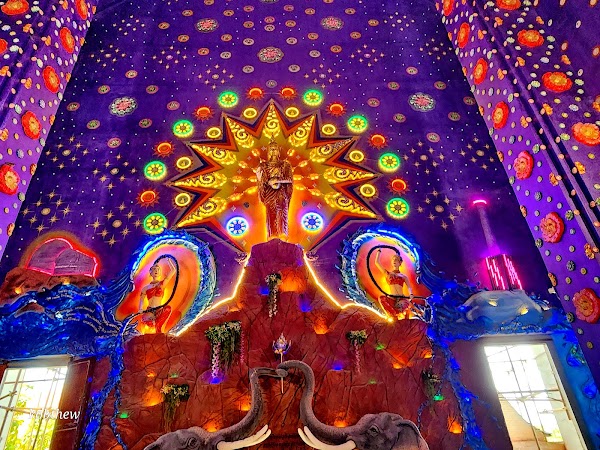 Wat Klang Khlong Watthana Ram 5