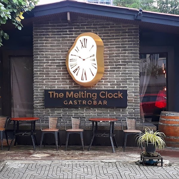 The Melting Clock Wine Bar and Italian Restaurant 4