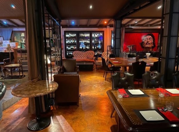 The Melting Clock Wine Bar and Italian Restaurant 2
