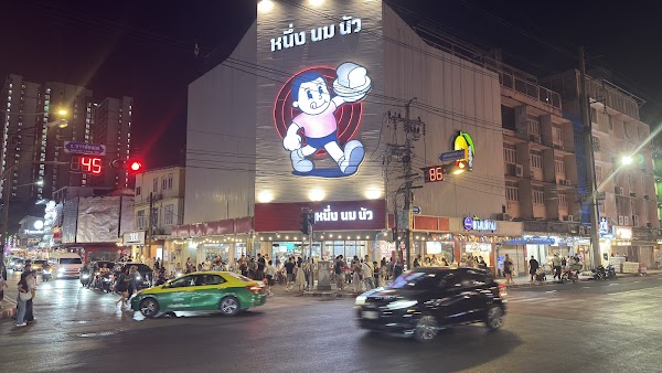 āļŠāļĩāđāđāļĒāļāļāļĢāļĢāļāļąāļāļāļāļ Banthat Thong Intersection