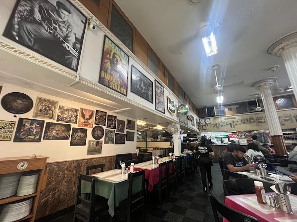 Leopold Cafe 3
