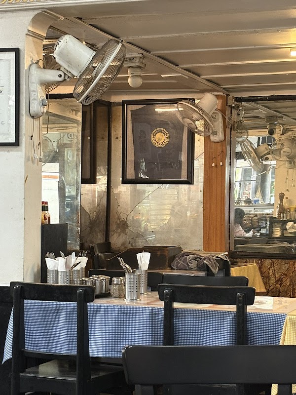 Leopold Cafe 2