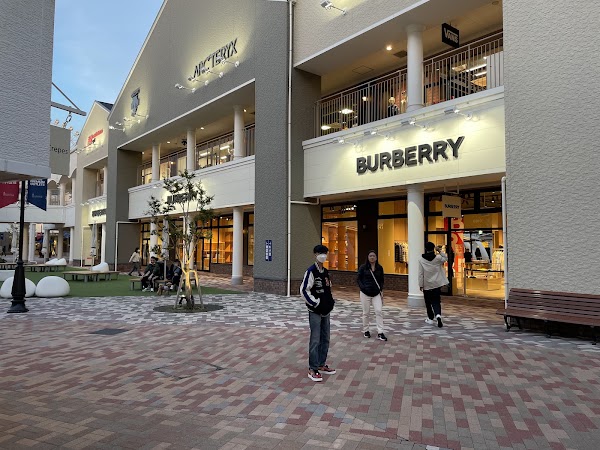 BANANA REPUBLIC Rinku Premium Outlets Store 1