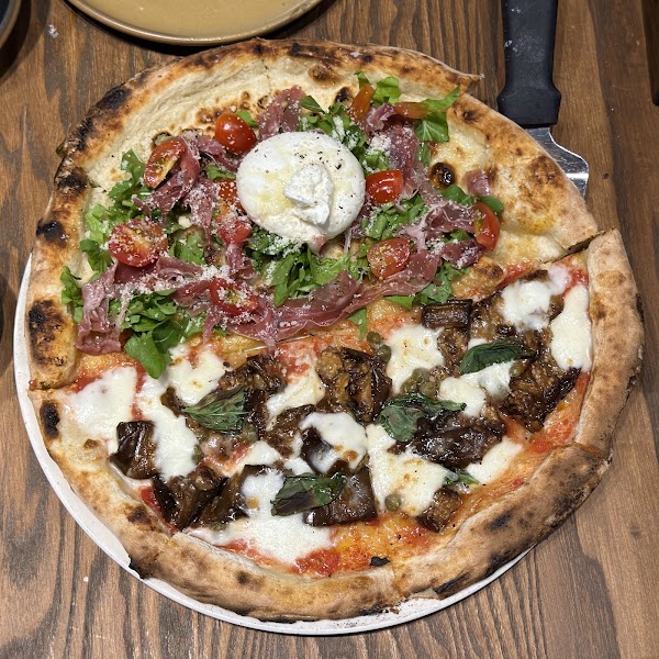 Pizza 4P's Hoang Van Thu 4