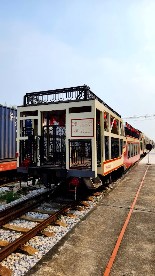 Tu Son Railway Station 5