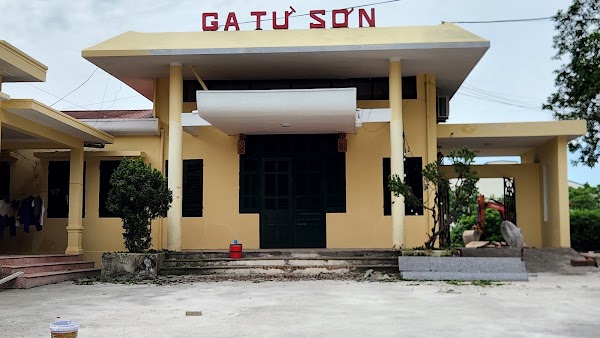 Tu Son Railway Station 2