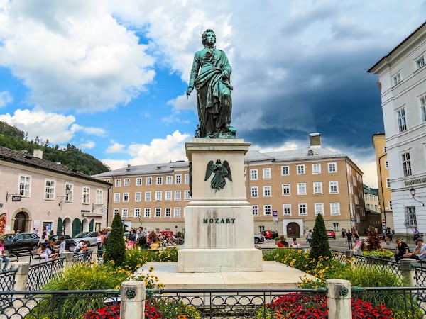 Mozartplatz 5