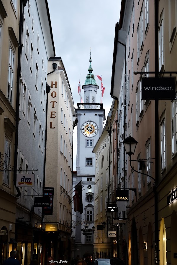 Mozartplatz 4