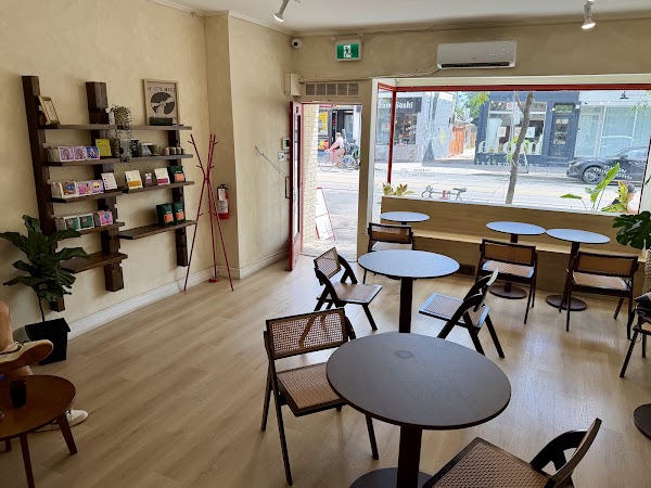 MOLA CAFE/MARKET 3