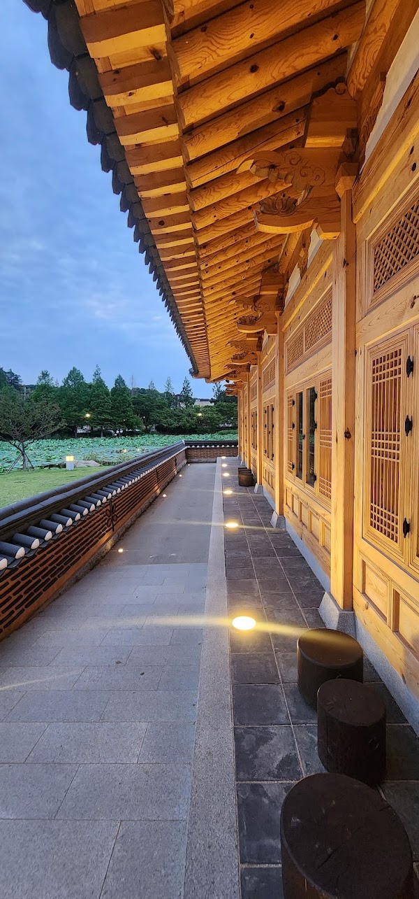 Yeonhwajeong Library 4