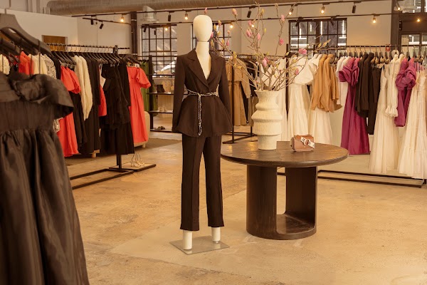 Aje Rosebery Outlet