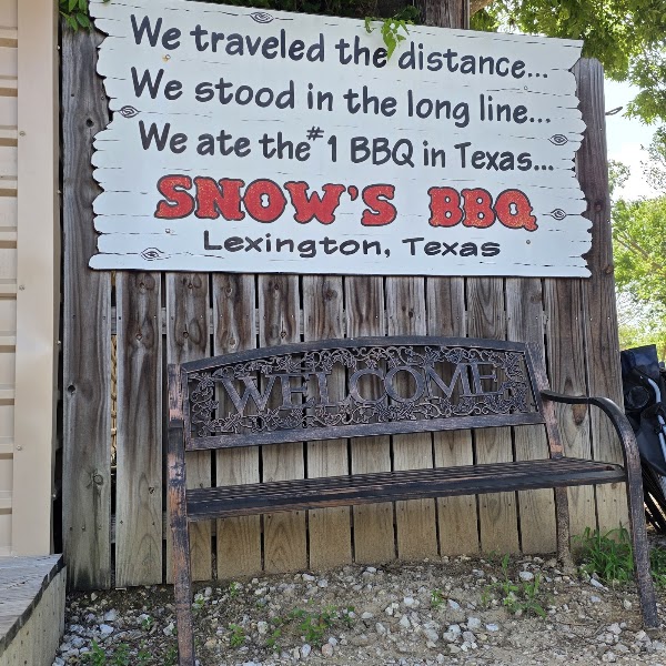 Snow's BBQ 4