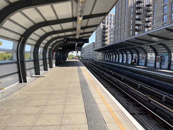 Pontoon Dock Station