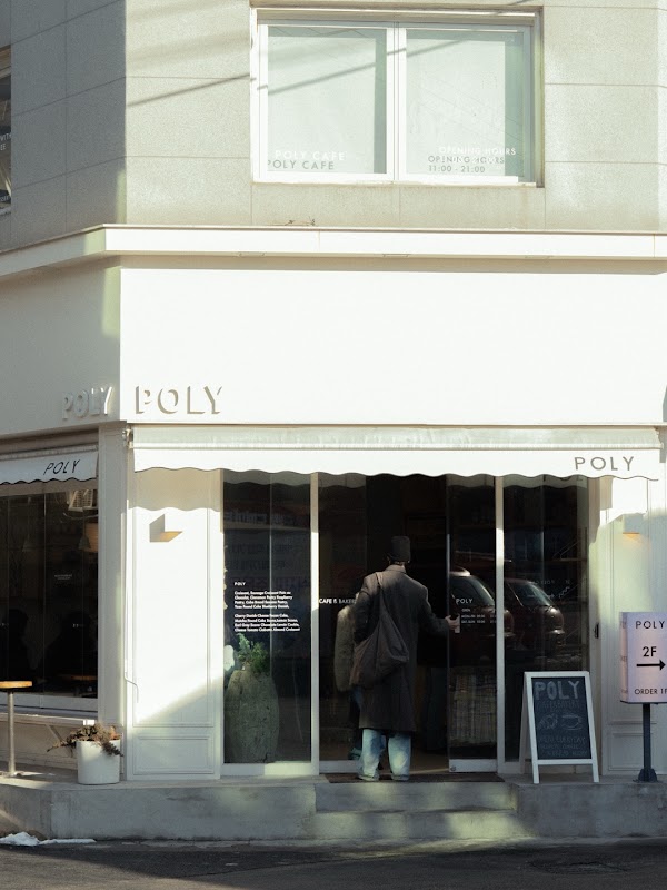 Poly cafe