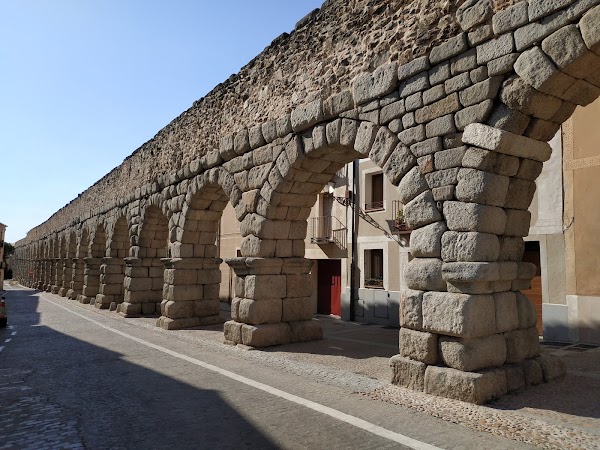 Roman aqueduct of Segovia 4