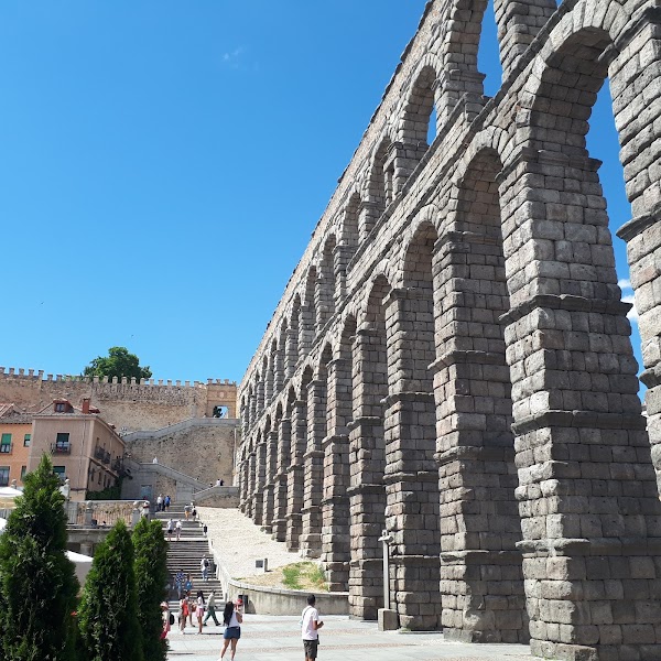 Roman aqueduct of Segovia 3