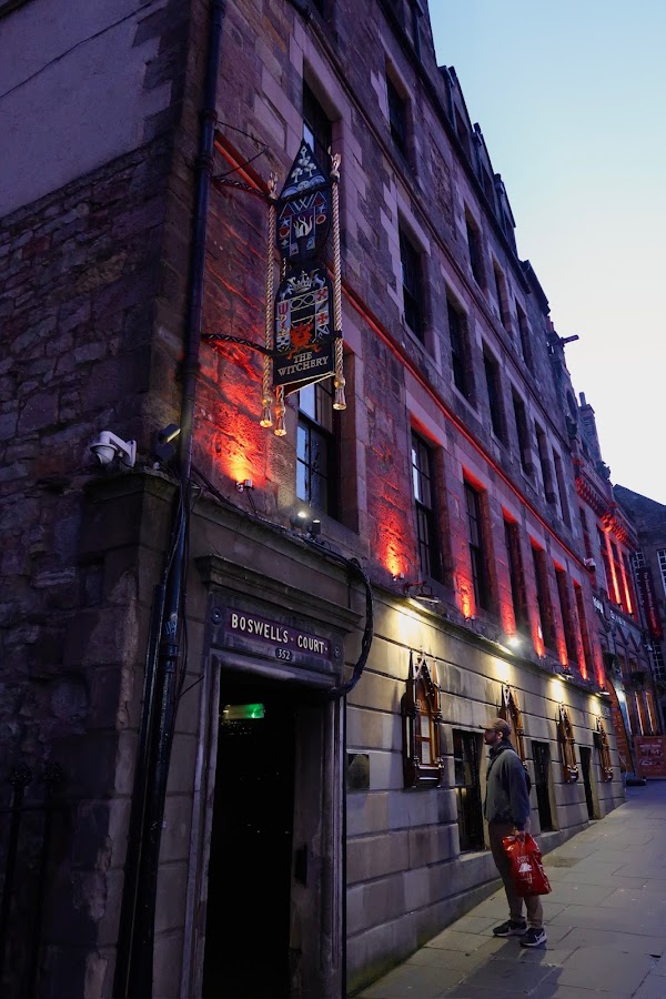 Boswell's Court 4