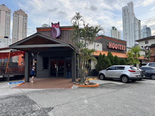 Hooters