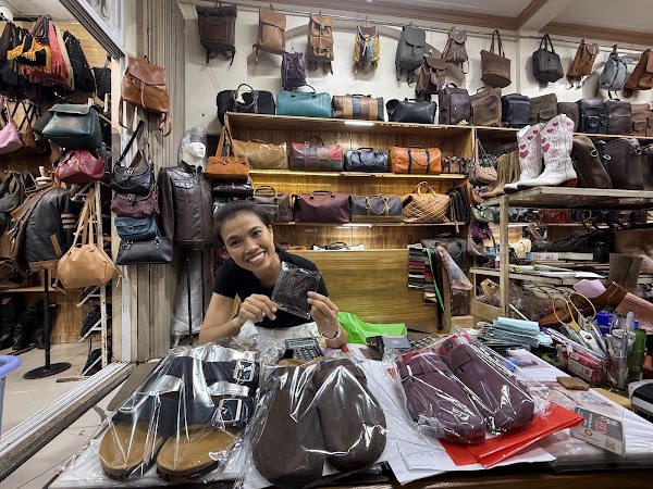 Hen Leather Shop 5