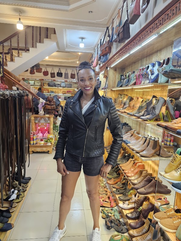 Hen Leather Shop 3