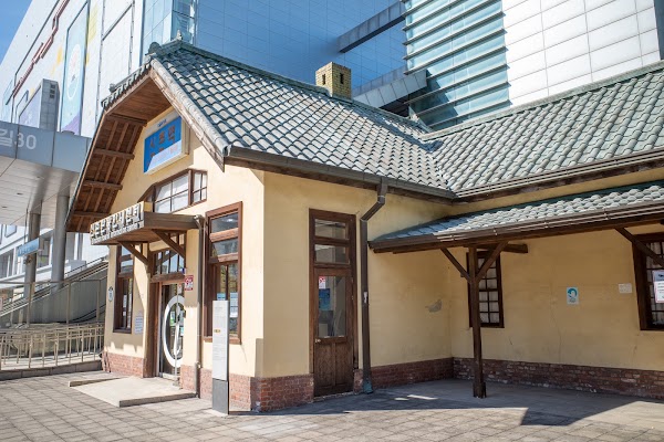 Sinchon Tourist Information Center (Former Sinchon Station) 4
