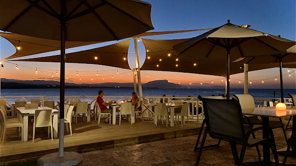 Waterfront Playa Alicia Restaurant 1