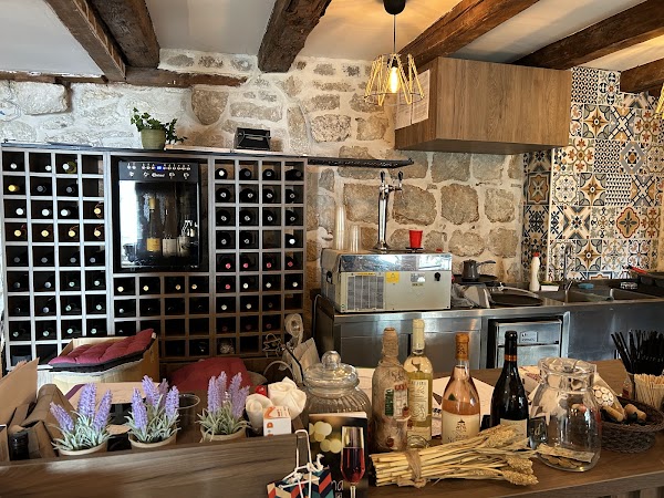 Red & White Wine Bar