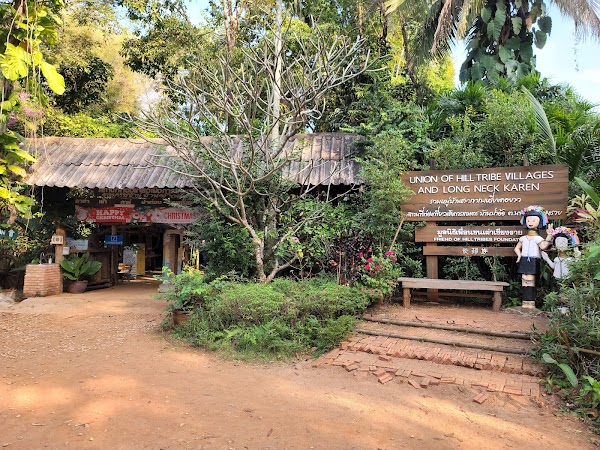 Long Neck Karen Village 4