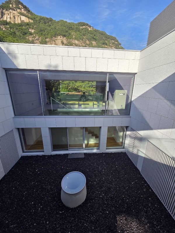 Kim Tschang-Yeul. Youn Myeong Ro Atelier 5