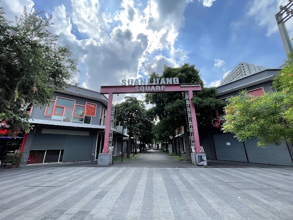 Suan Luang Square 5