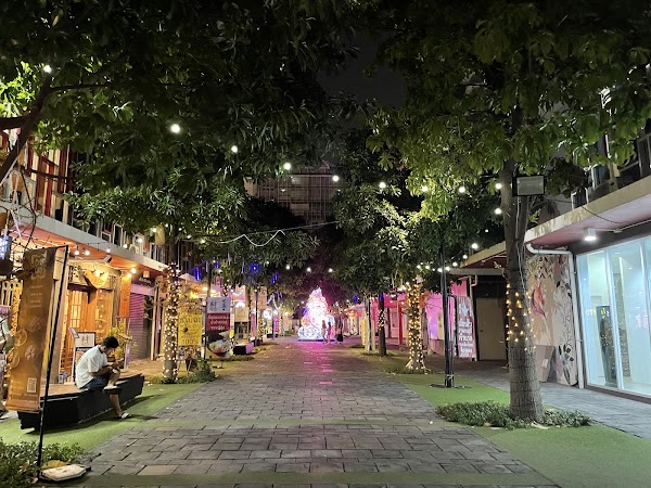 Suan Luang Square 4