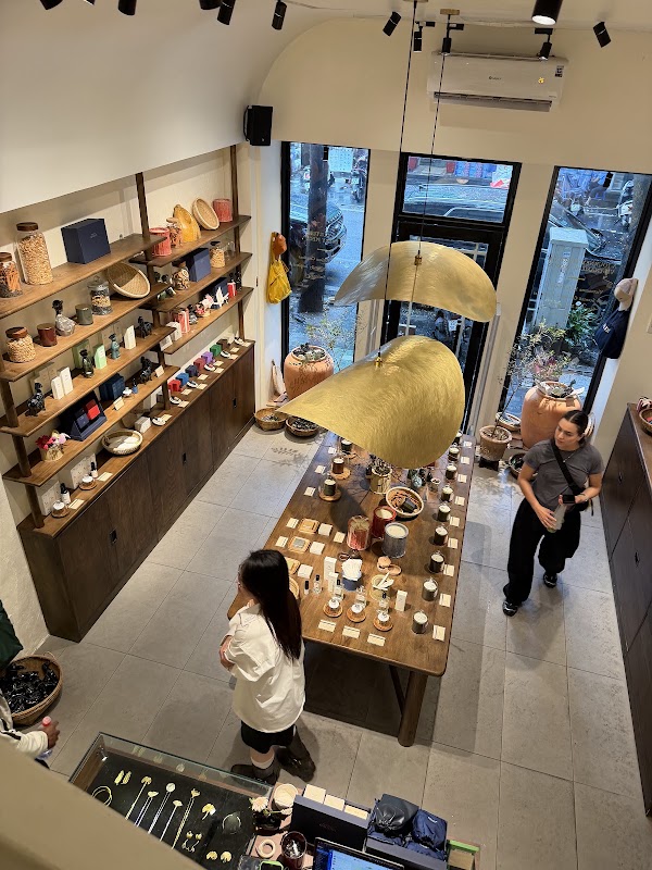 MAISON BAGIAN - Perfumerie, Souvenirs and Café 5
