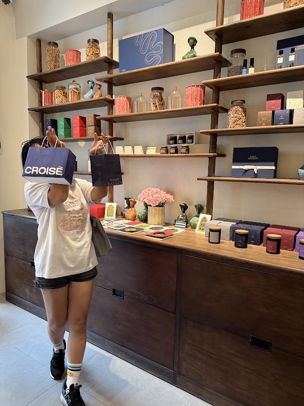MAISON BAGIAN - Perfumerie, Souvenirs and Café 3