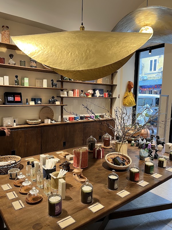 MAISON BAGIAN - Perfumerie, Souvenirs and Café 2