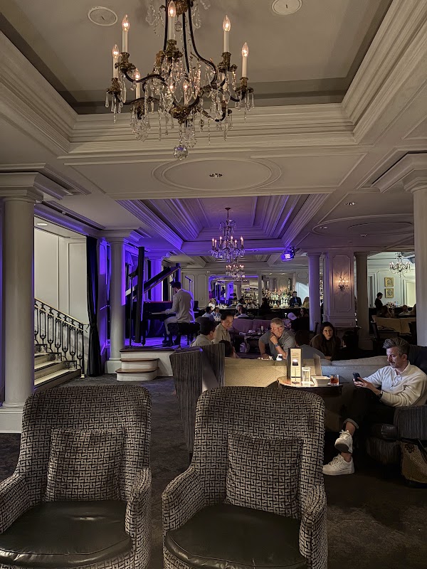 Davenport Lounge