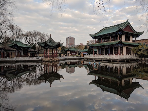 Green Lake Park in Kunming （West Gate）