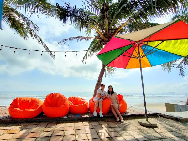 Man Thai beach 5