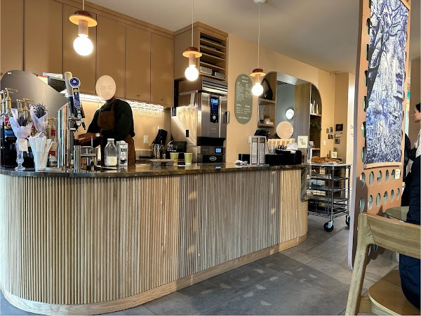 Holly's Neighbourhood Cafe & Bar 1