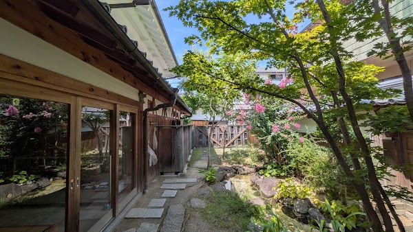 Jinaimachi Koryukan
