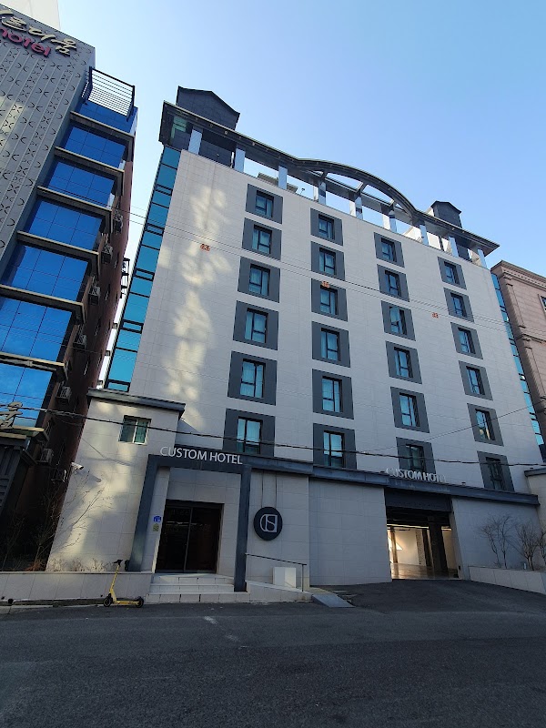 Custom Hotel