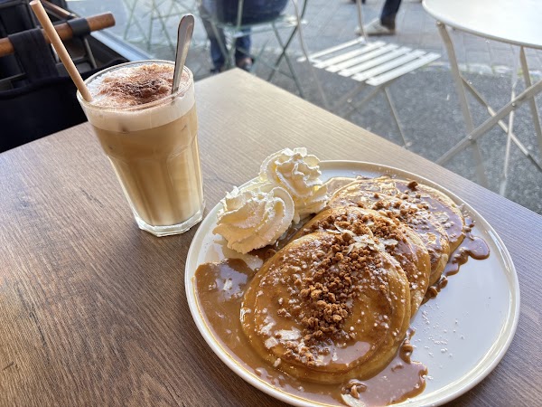 BCBG Café 3