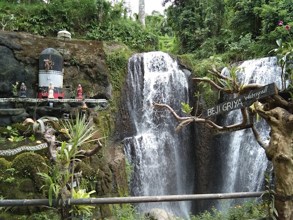 Beji Griya Park Waterfall Temple 3