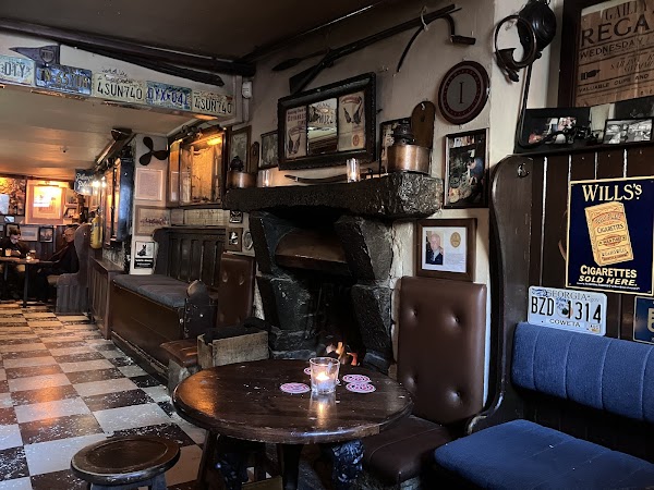 Sean's Bar 1