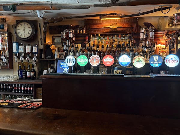 Sean's Bar 4